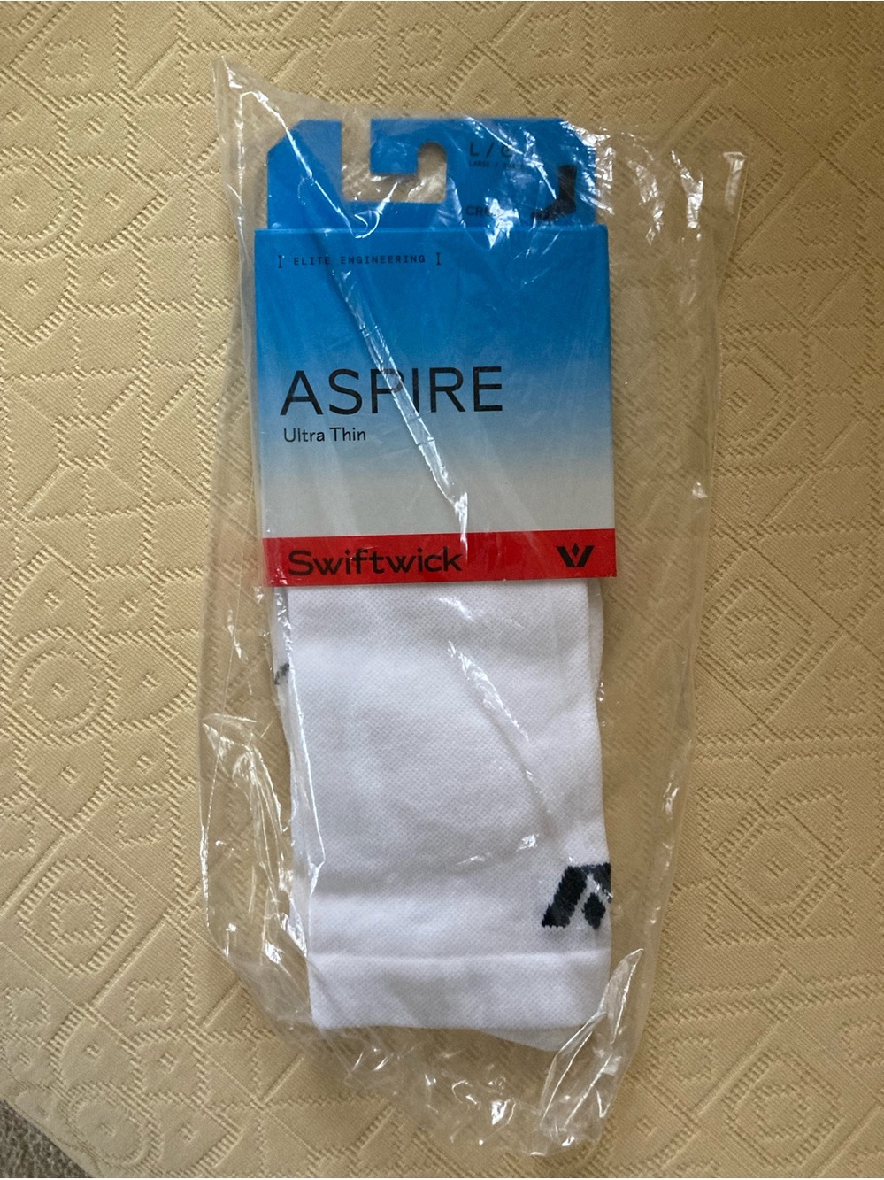Aspire / Swiftwick Ultra Thin Men's White Crew Socks - New